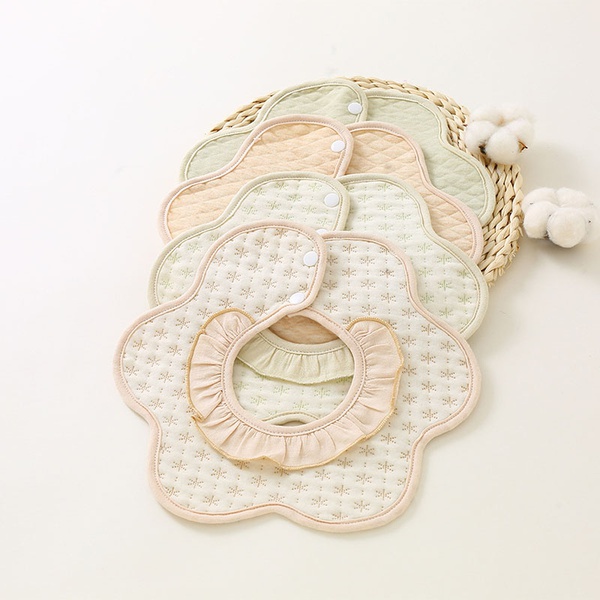 QT 4-pack Pretty Flower Design Bibs Set for Baby