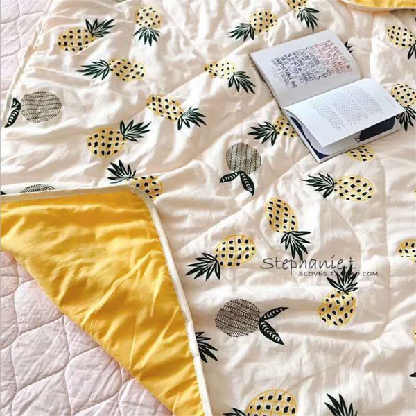 Comfy Pineapple Print Blanket