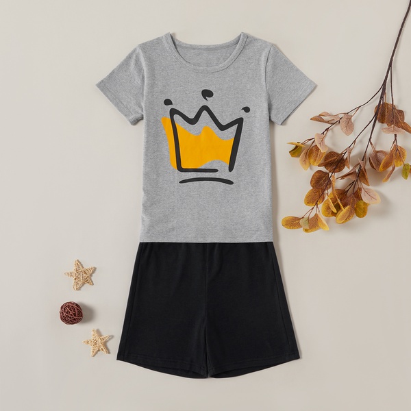 Fashionable Crown Pretty Top and Solid Shorts Set