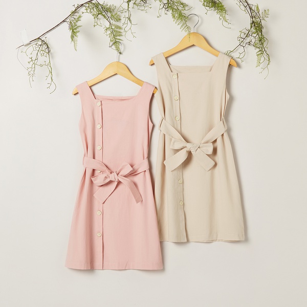 Fashionable Solid Bound Sleeveless Dresses