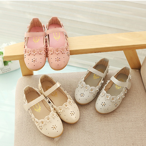 Beautiful Flower Applique Hollow Out Shoes